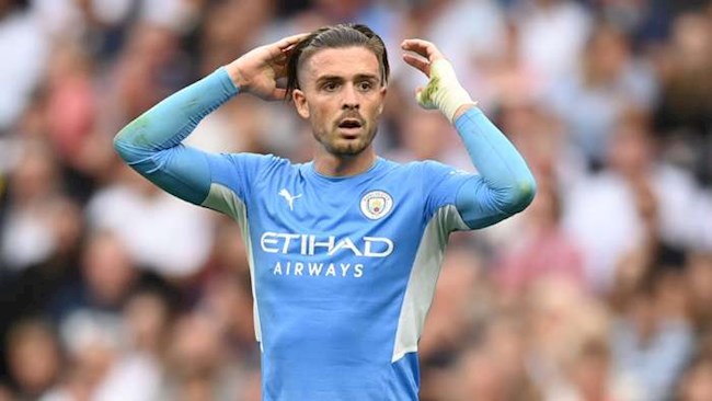 Grealish trong trận đấu với Tottenham