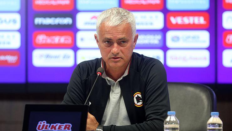 Mourinho họp báo trước trận