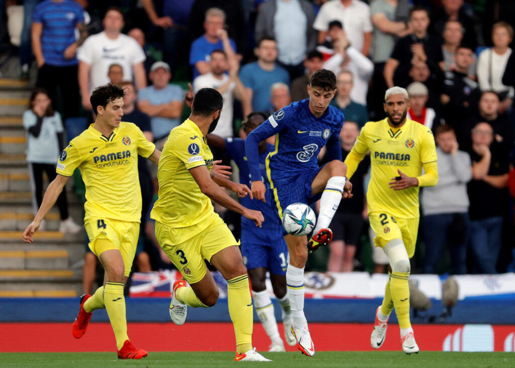 Kai Havertz trong vòng vây các cầu thủ Villareal