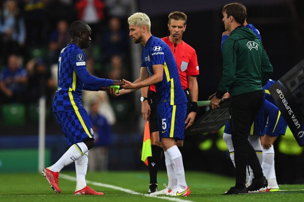 Jorginho vào sân thay Kante