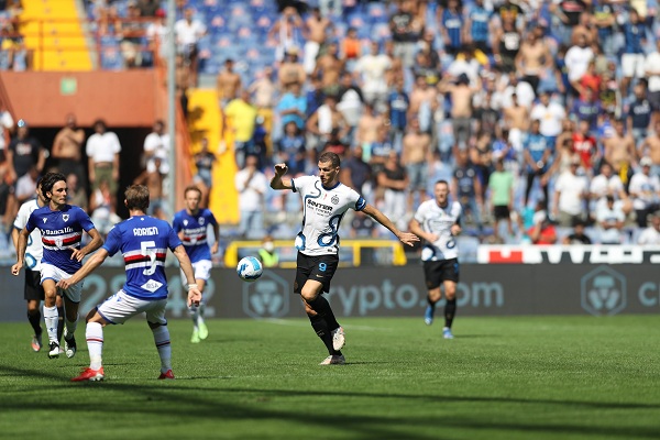 Dzeko có thêm một trận đấu mờ nhạt