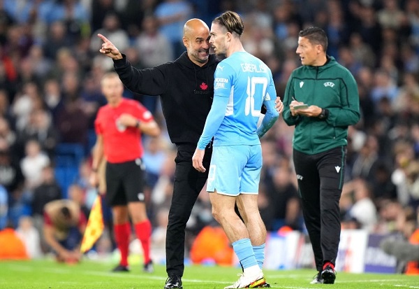 Pep nổi nóng với Grealish ngay trên sân