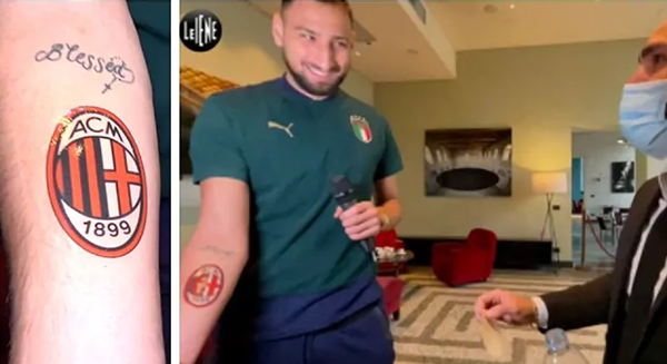 Donnarumma dán hình xăm logo của AC Milan trên cánh tay