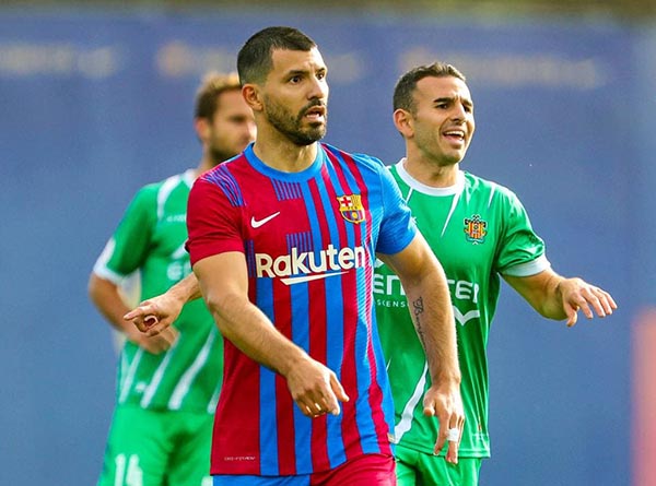 Aguero ghi bàn cho Barca ở trận giao hữu