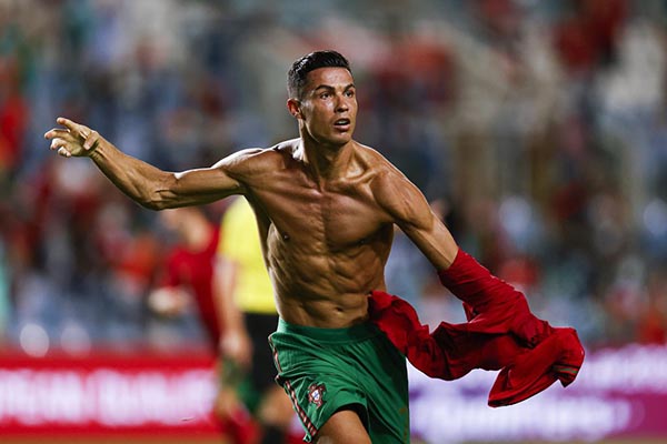 Ronaldo có thành tích cá nhân nổi bật trong năm 2021