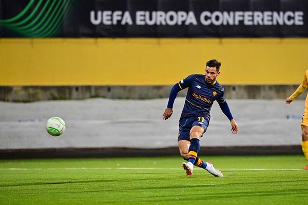 Carles Perez ghi bàn duy nhất cho Roma ở trận này
