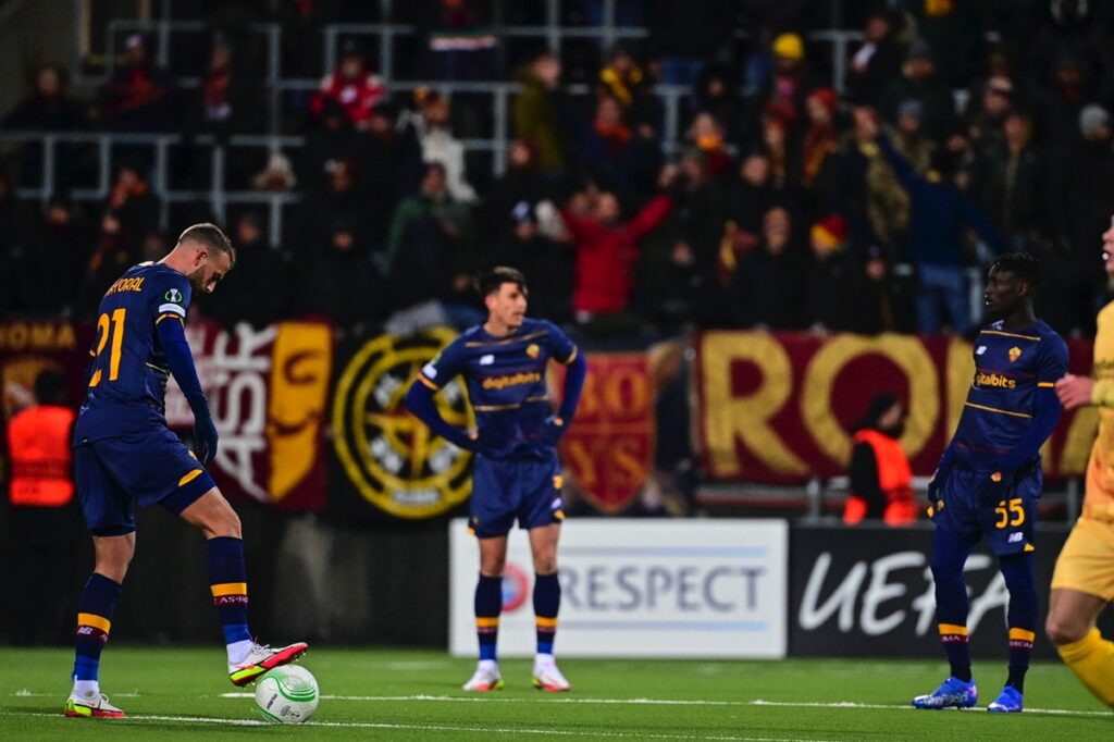 Darboe trong trận Roma thua sốc Bodo/Glimt