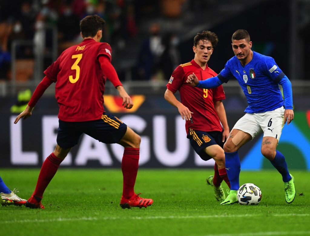 Verratti hoàn toàn lép vế trước “cậu nhóc” 17 tuổi Gavi