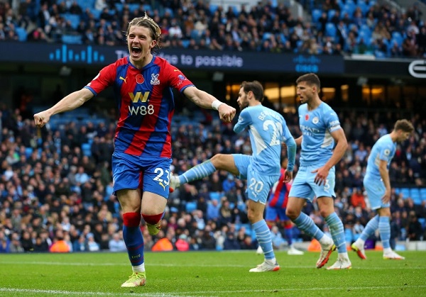 Man City bất ngờ để thua Crystal Palace 0-2 ngay tại sân nhà Etihad