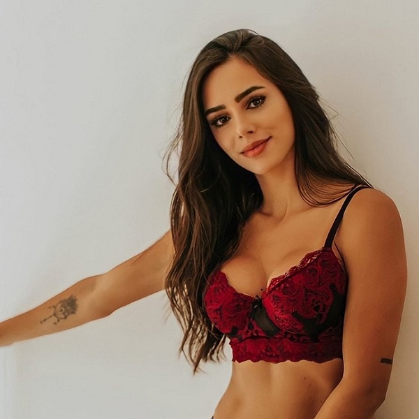 Một số hình ảnh của bạn gái Neymar - Bruna Biancardi