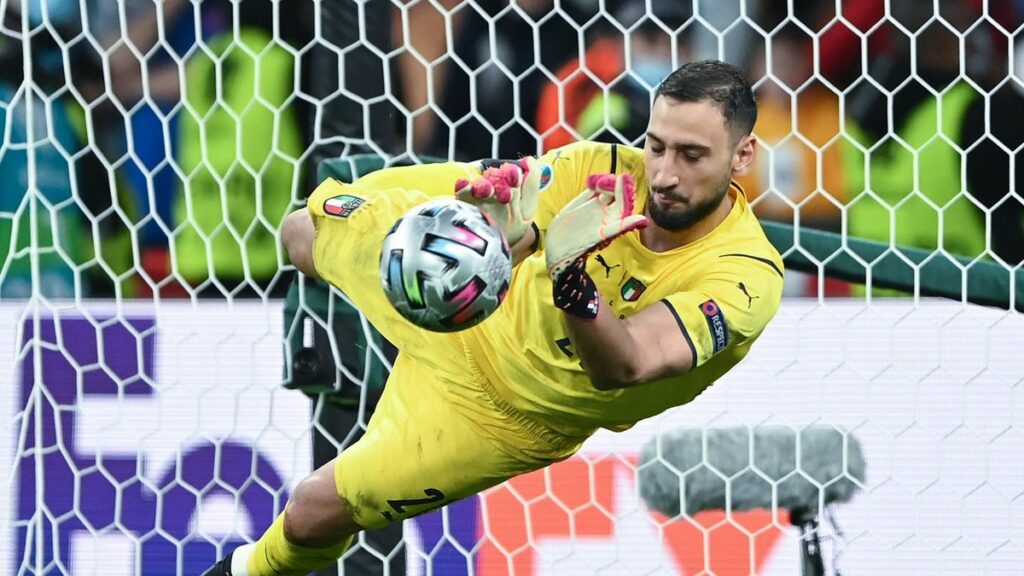 Donnarumma được vinh danh là cầu thủ xuất sắc nhất UEFA Euro 2020