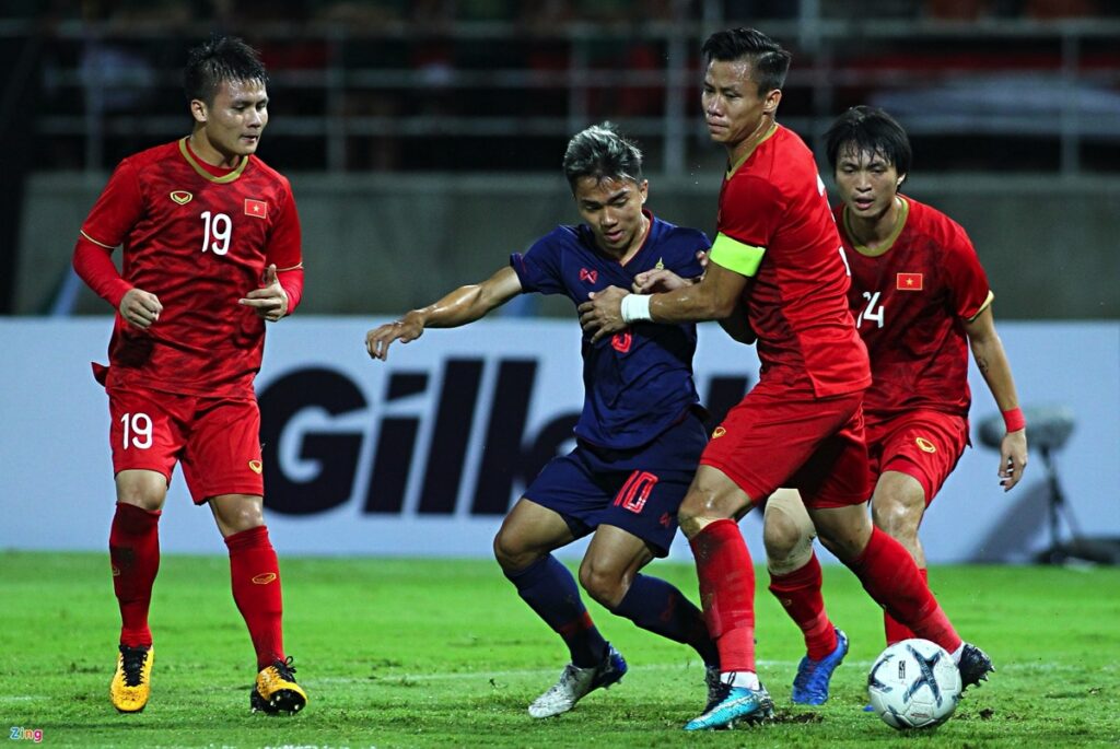 chanathip-trong-vong-vay-cac-cau-thu-viet-nam-bongdavn.net