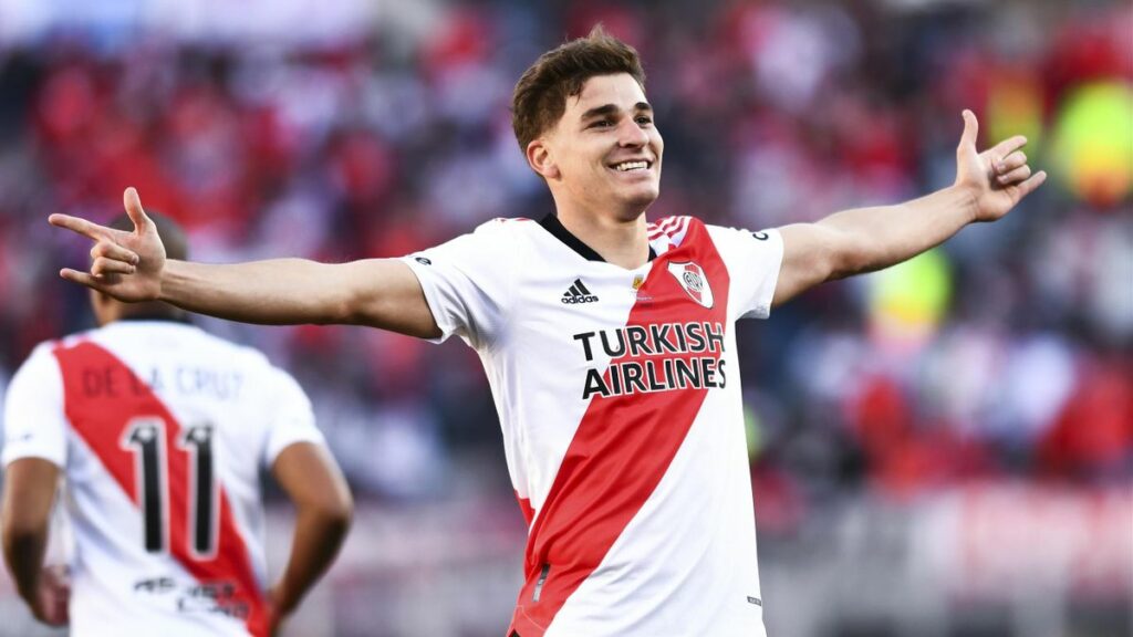 julian-alvarez-trong-mau-ao-river-plate-bongdavn.net