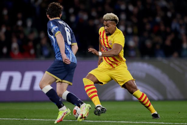 Napoli đã không thể ngăn cản những pha chạy và di chuyển của Adama Traore trong suốt trận đấu