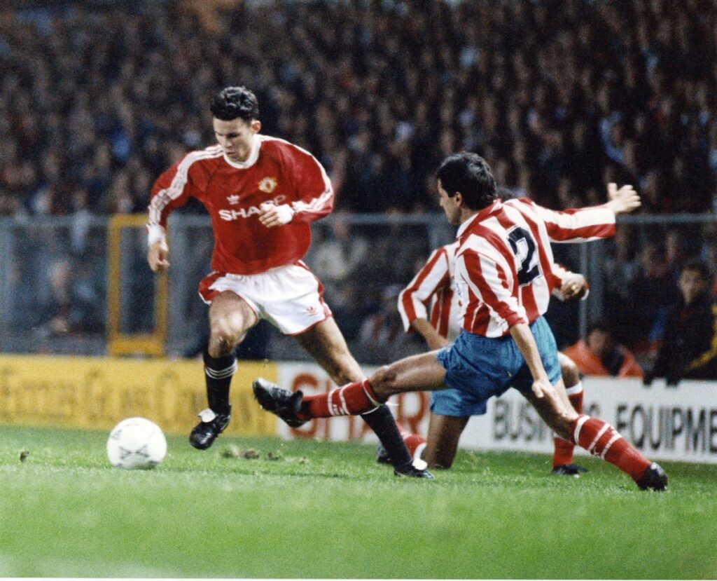 Atletico Madrid và Man Utd ừng gặp nhau 2 lần tại Cúp C1 mùa giải 1991/92
