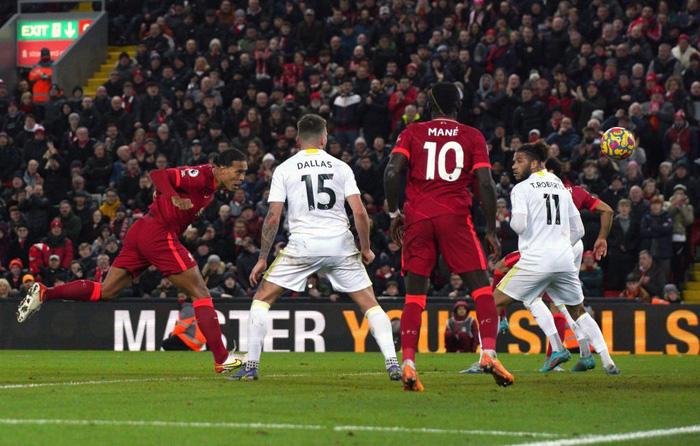 Trung vệ Virgil van Dijk cũng lên tiếng với pha đánh đầu ở tư thế thoải mái ấn định chiến thắng đậm 6-0
