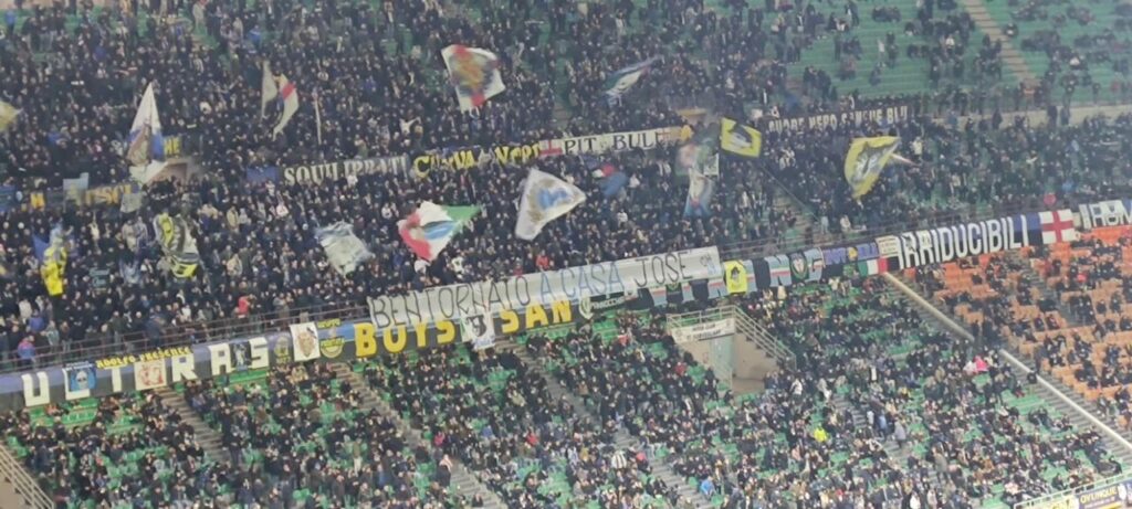 fan-inter-chao-mung-mourinho-ve-nha-bongdavn.net